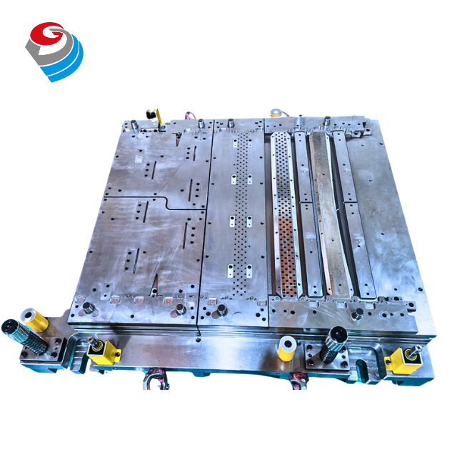 Air conditioner partition plate die