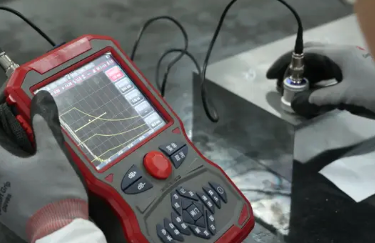 Ultrasonic flow detector