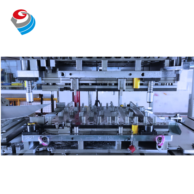 Air conditioner partition plate die